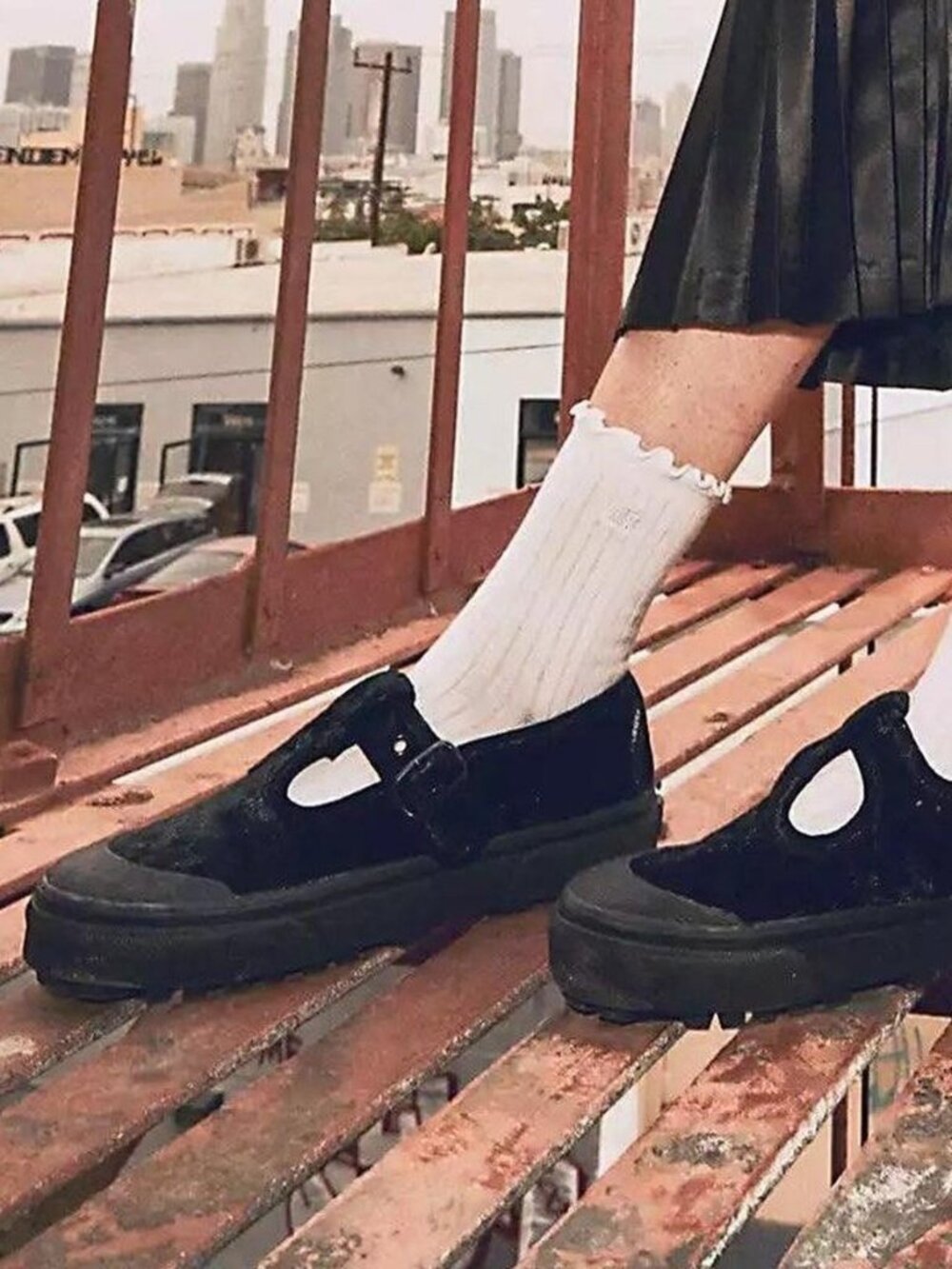 New in Box Vans Style 93 Crushed Velvet 'Black' T Strap Mary Jane W 8.5